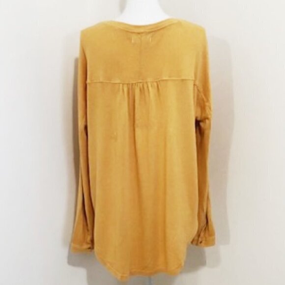 𝅺FREE People Free Spirit Hi-Low Henley Peach Fuzz Embroidered T-Shirt Top - Picture 5 of 6